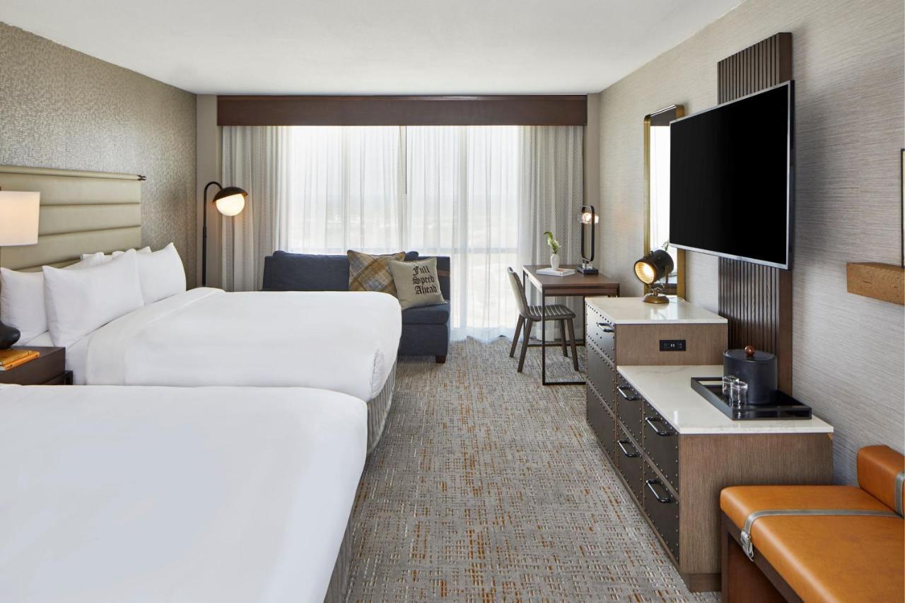 Renaissance Riverview Plaza Hotel 4*