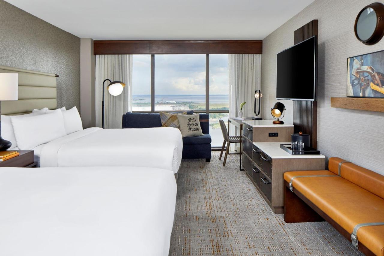 Hotel Renaissance Riverview Plaza 4*