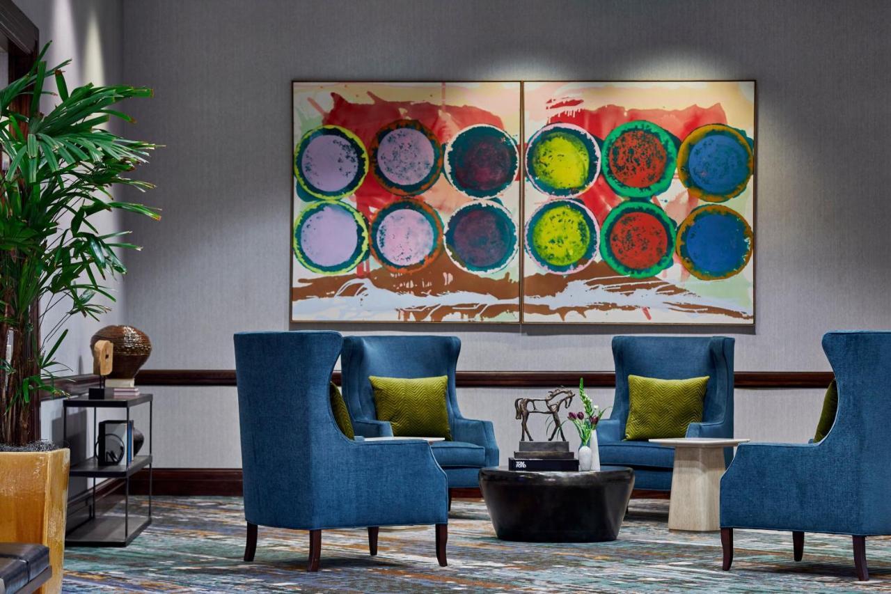 Renaissance Riverview Plaza Hotel 4*