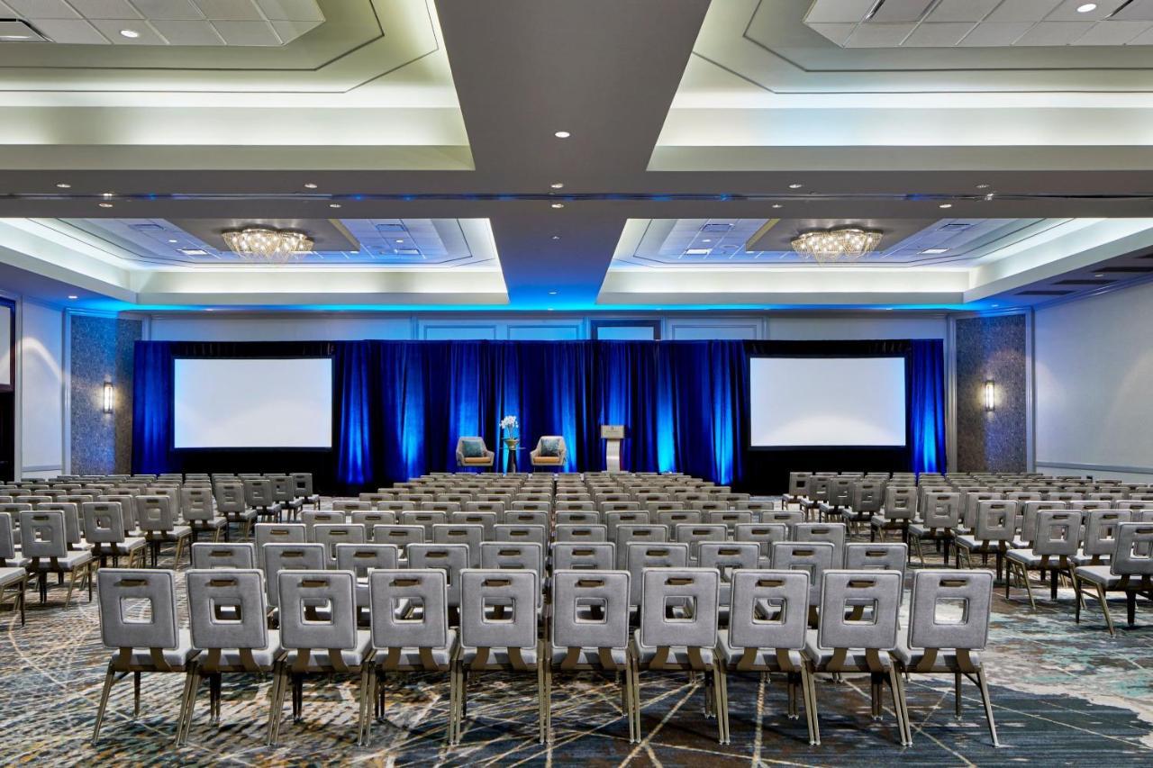 Hotel Renaissance Riverview Plaza 4*