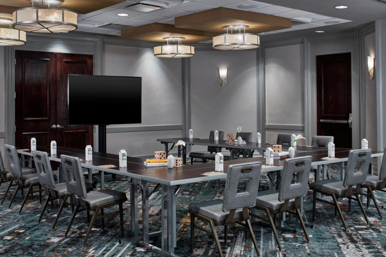 Renaissance Riverview Plaza 4*