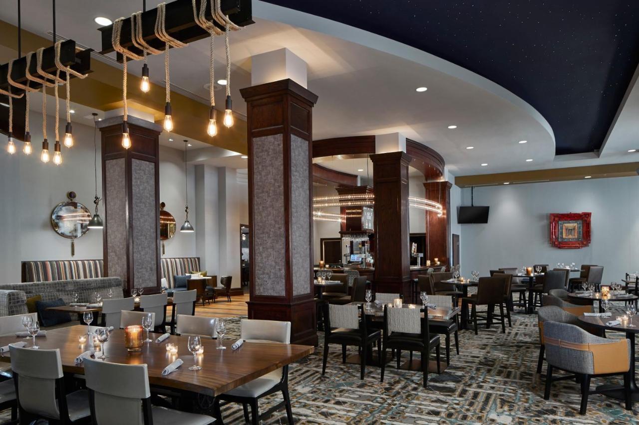 Hotel Renaissance Riverview Plaza 4*