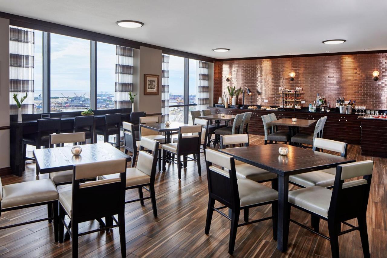 Hotel Renaissance Riverview Plaza 4*