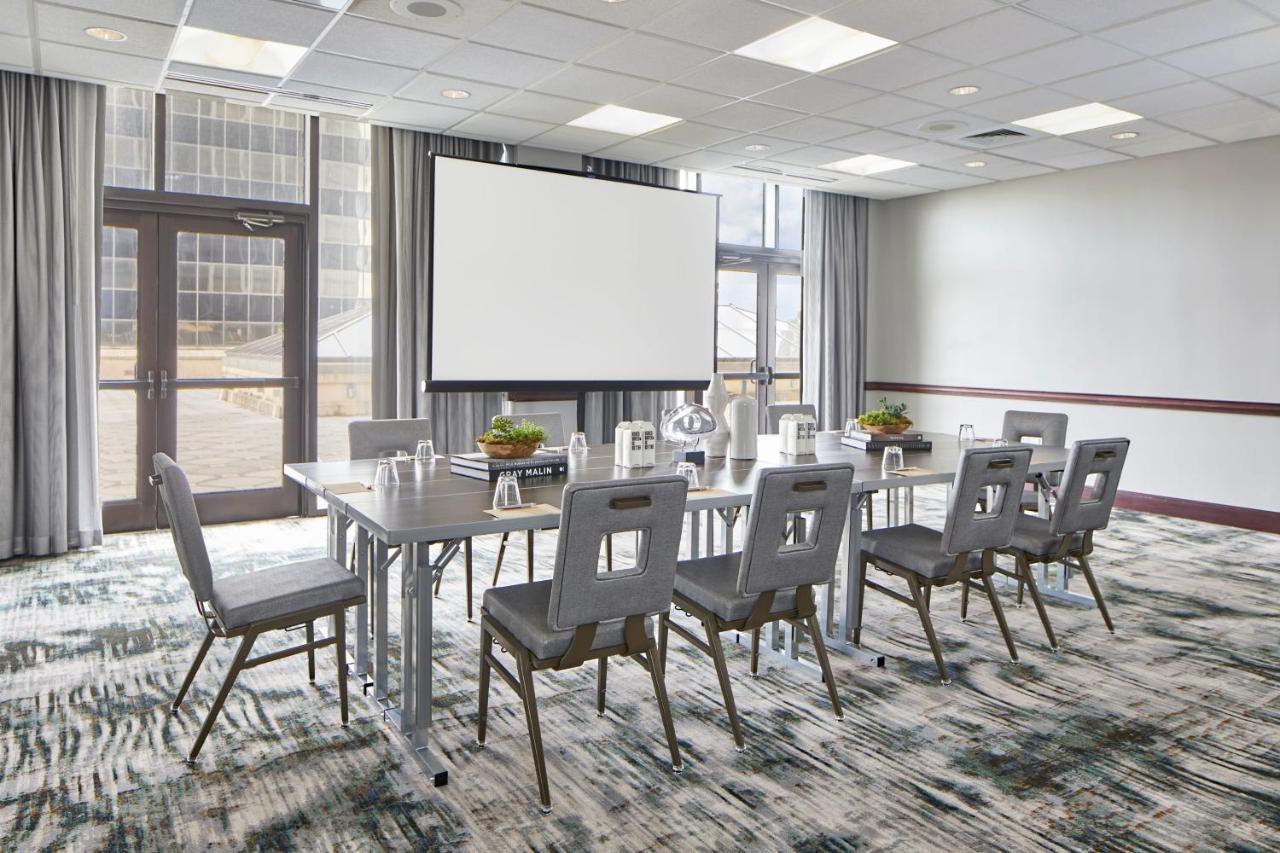 Renaissance Riverview Plaza Hotel
