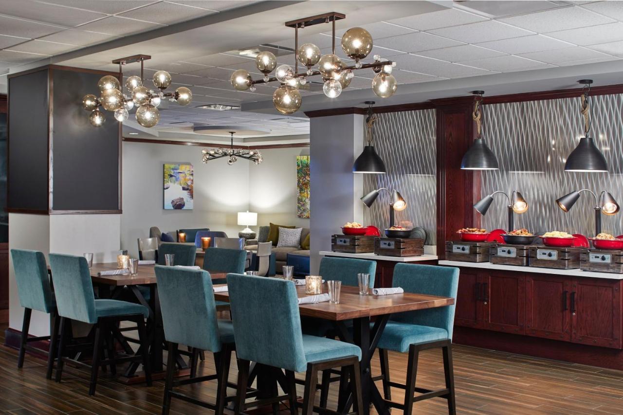 Renaissance Riverview Plaza 4*