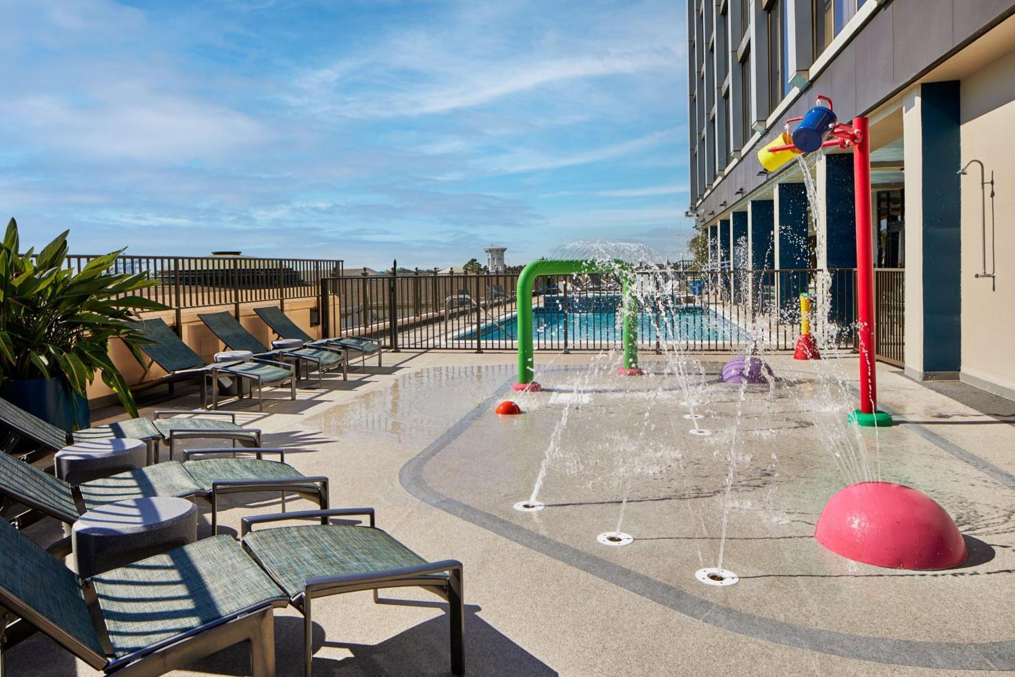 Hotel Renaissance Riverview Plaza Mobile