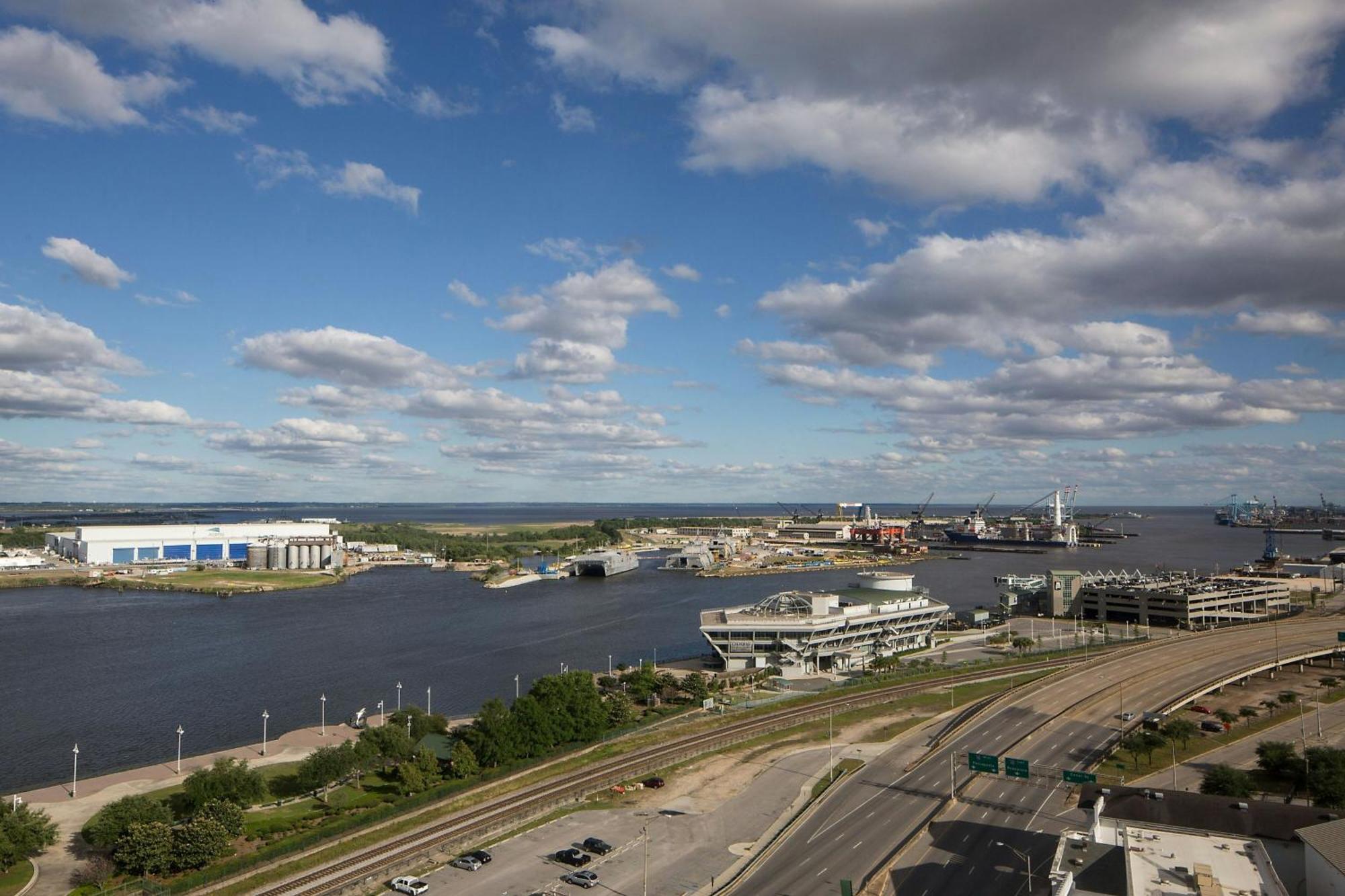 Renaissance Riverview Plaza 4* Mobile