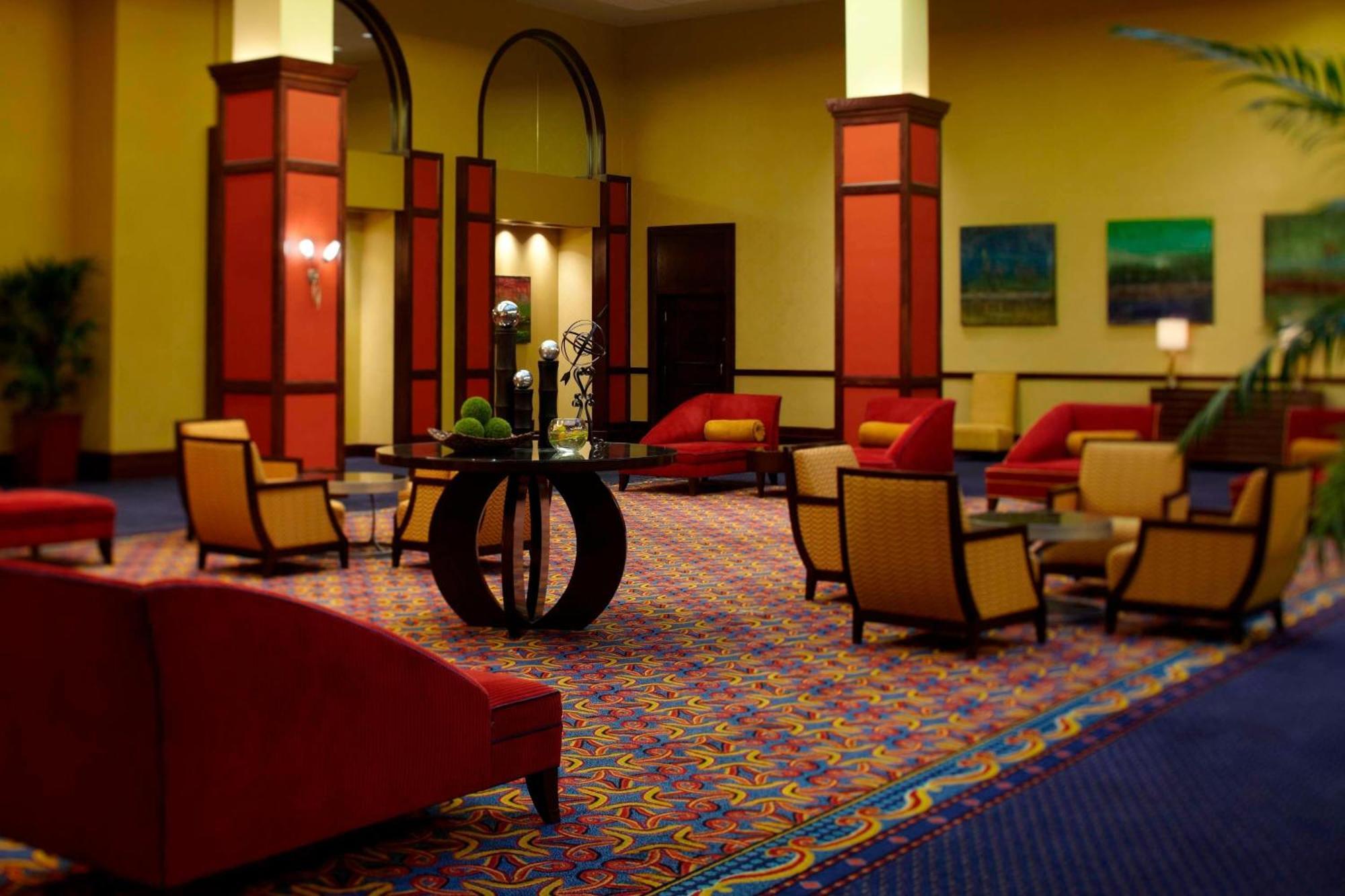 Hotel Renaissance Riverview Plaza