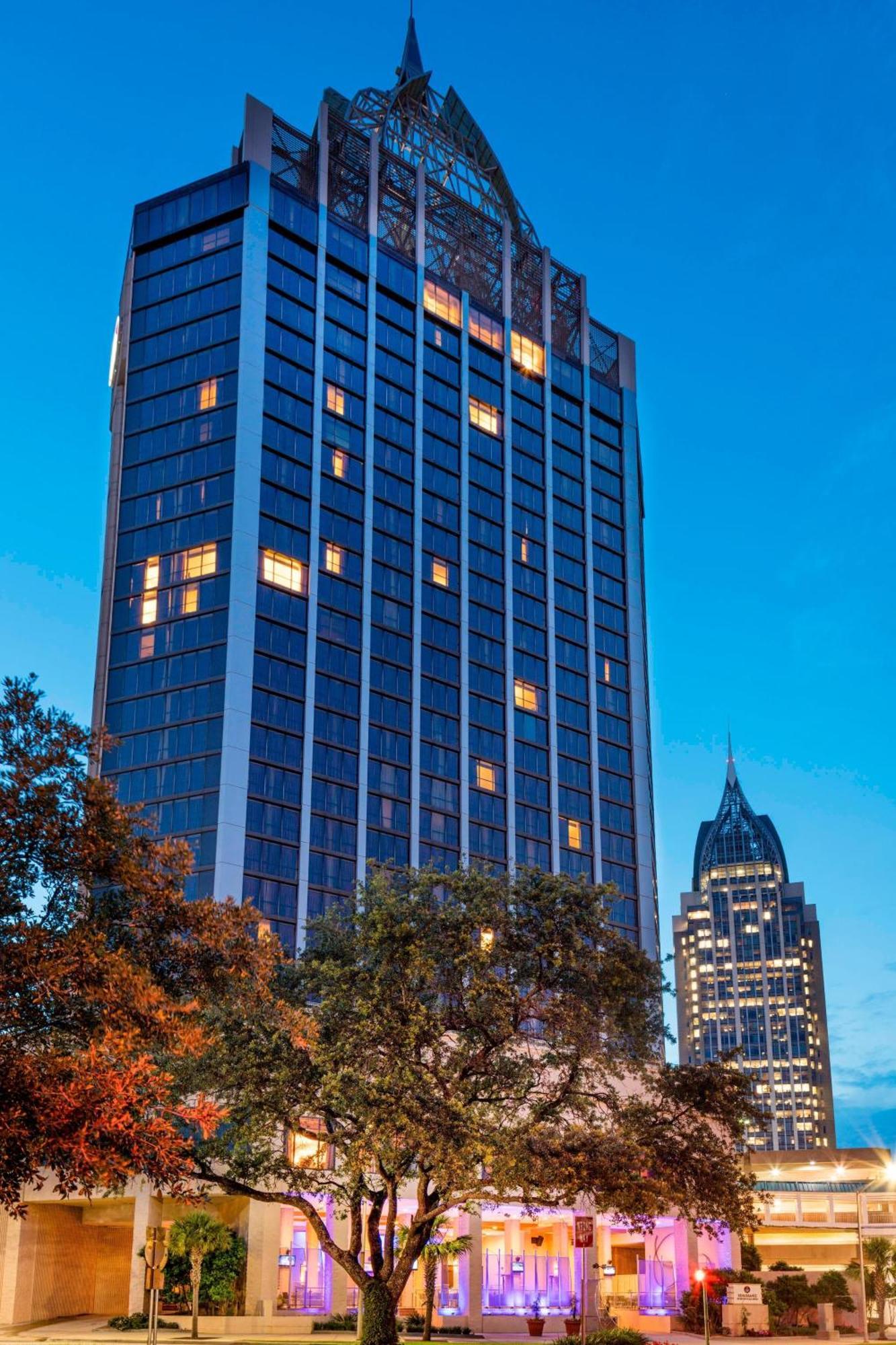 Renaissance Riverview Plaza Hotel 4*